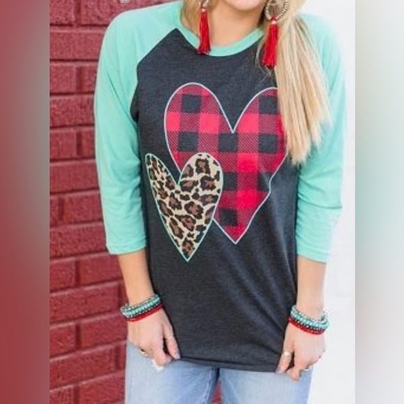 Crazy Train Leopard & Red Buffalo Plaid Heart Raglan Baseball Tee Womens Size M - Picture 1 of 5
